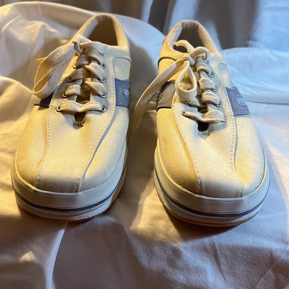 EUC Hanes soft fit tennis shoes. Size 7.5. - Picture 7 of 12
